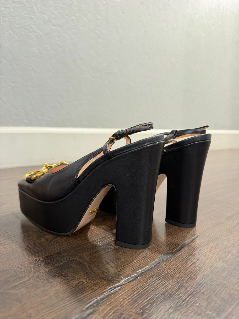 Gucci Black Leather Slingback Pumps with Gold Horsebit - Picture 3 of 16